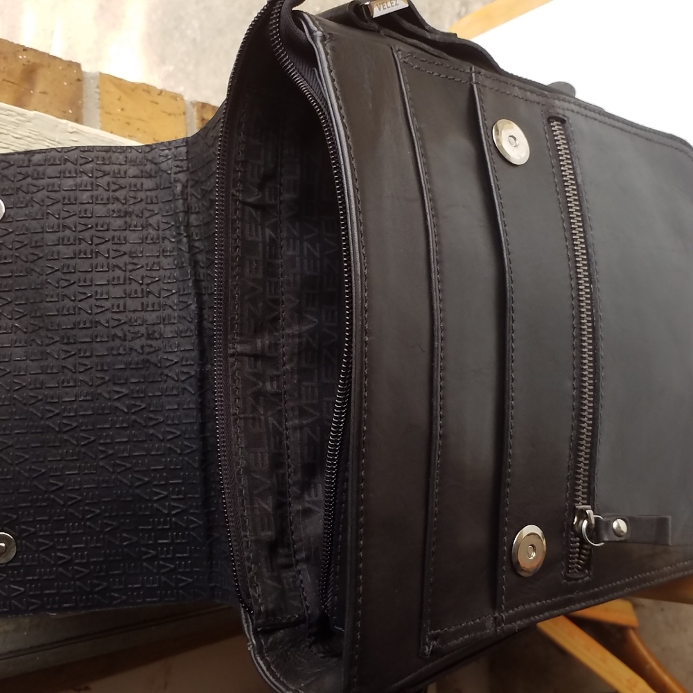 Men's Black Leather Crossbody Messenger Bag - Picture 5 of 9